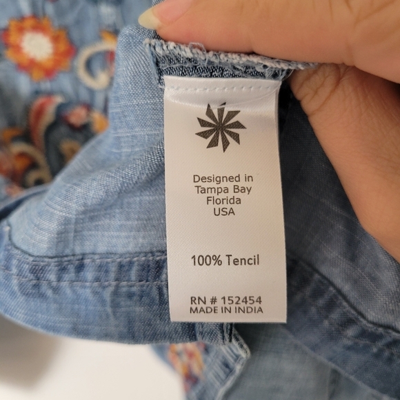 ANTHROPOLOGIE KYLA SEO Chambray Hooded Pull Over - Picture 5 of 7